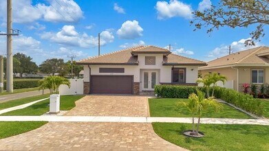 238 SE 2nd Terrace in Dania Beach, FL - Building Photo - Building Photo