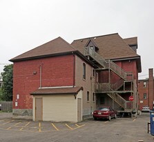 121 Emerald St S in Hamilton, ON - Building Photo