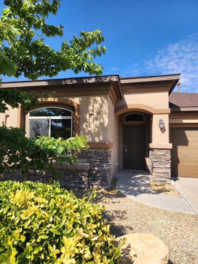 7571 Vista de Oeste Pl in Las Cruces, NM - Building Photo - Building Photo