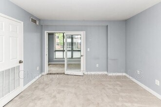 1045 N Utah St in Arlington, VA - Building Photo - Building Photo