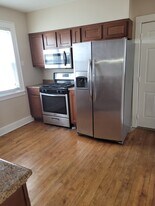 241 Nichols Ave, Unit First floor in Syracuse, NY - Building Photo