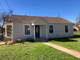 813 Fillmore St in McGregor, TX - Building Photo