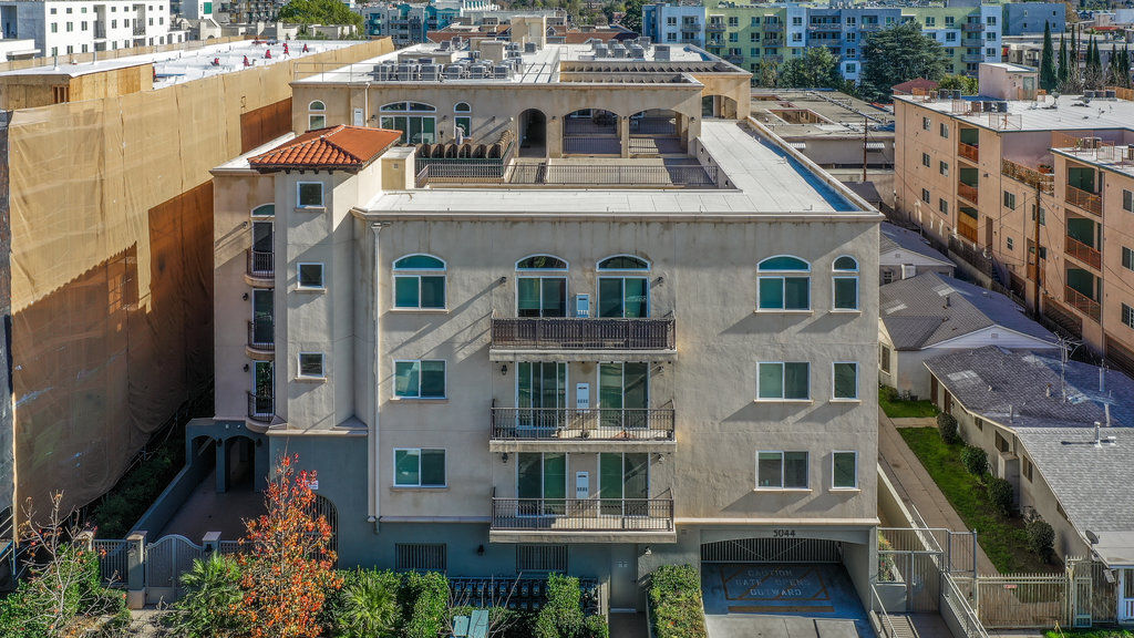 Bakman Avenue in North Hollywood, CA - Building Photo