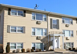 5039 N East River Rd in Norridge, IL - Building Photo