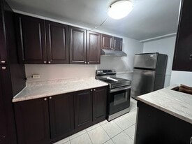 959 Main St E in Hamilton, ON - Building Photo