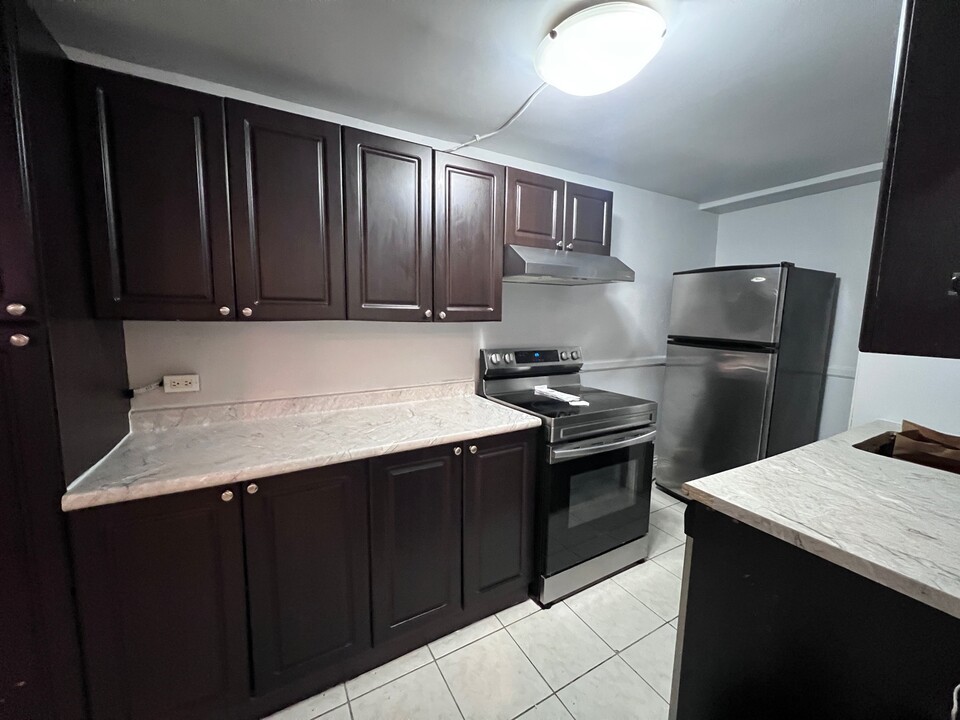 959 Main St E in Hamilton, ON - Building Photo