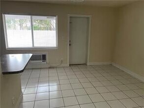 1219 NE 14th Ave, Unit 4 in Fort Lauderdale, FL - Foto de edificio - Building Photo