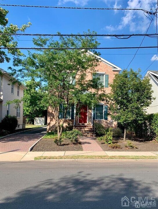 92 Central Ave in Metuchen, NJ - Building Photo