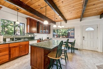 1517 Plumas Cir in South Lake Tahoe, CA - Building Photo - Building Photo