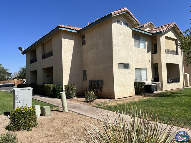 1200 Rodeo Dr in Imperial, CA - Foto de edificio - Building Photo