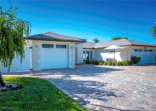 808 SW 52nd St in Cape Coral, FL - Foto de edificio - Building Photo