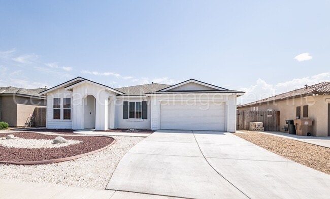 2607 Ricki Jeanne Ave in Bakersfield, CA - Building Photo - Building Photo