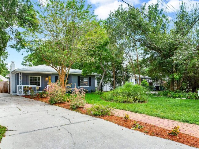 221 N Clearview Ave in Tampa, FL - Foto de edificio - Building Photo