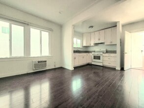 960 S Kingsley Dr, Unit 960 in Los Angeles, CA - Foto de edificio - Building Photo