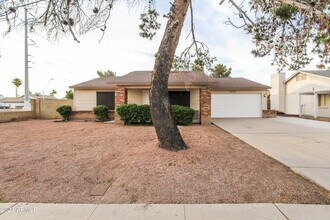 6646 W Sunnyside Dr in Glendale, AZ - Building Photo - Building Photo