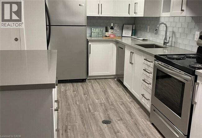 221 Ascot Ct in Oshawa, ON - Building Photo - Building Photo