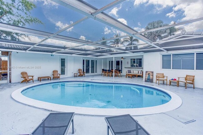 4925 Polk St in Hollywood, FL - Foto de edificio - Building Photo