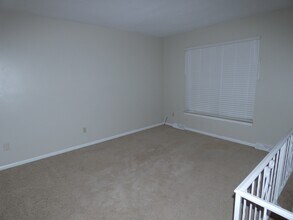 5903 Creek View Dr in Kansas City, MO - Building Photo - Building Photo