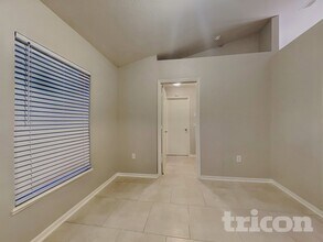 1304 Alhambra Crest Dr in Ruskin, FL - Building Photo - Building Photo