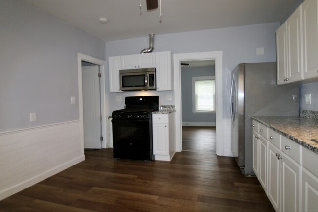 43 Garden St in Stonington, CT - Building Photo - Building Photo