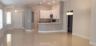 1628 Salerno Cir in Weston, FL - Building Photo