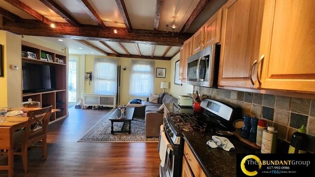 7 Hart St in Brookline, MA - Building Photo - Building Photo
