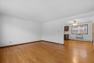 4520 N Seeley Ave, Unit 3W in Chicago, IL - Building Photo - Building Photo