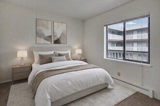 Silver Ridge in Anchorage, AK - Foto de edificio - Building Photo