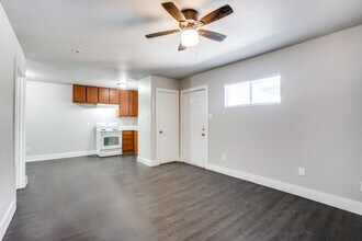 6518 Weston St in Houston, TX - Building Photo - Building Photo