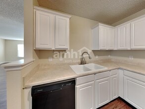 12900 Courage Crossing in Fishers, IN - Foto de edificio - Building Photo