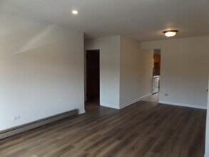 710 W Huntington Commons Rd in Mount Prospect, IL - Building Photo - Building Photo