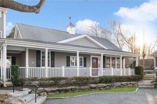 29 Fairview Ave in West Warwick, RI - Building Photo