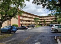 Aventura West Apartments in North Miami Beach, FL - Building Photo - Building Photo