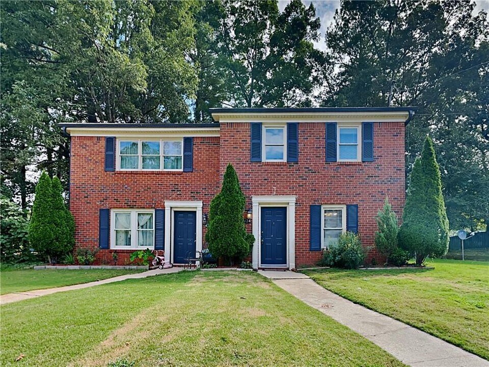 424 Charleston Ln in Lawrenceville, GA - Foto de edificio