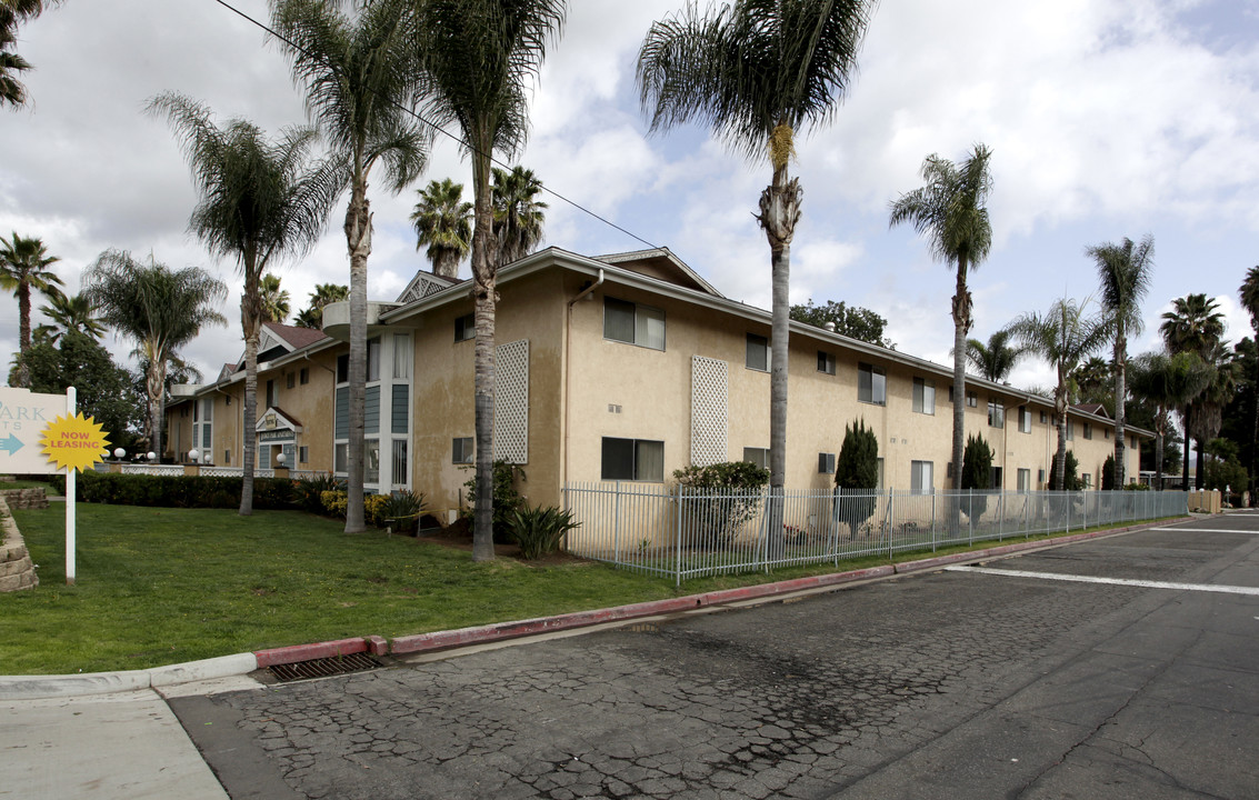 Quince Park Apartments in Escondido, CA - Foto de edificio