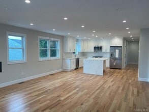 529 E Chester St in Long Beach, NY - Building Photo - Building Photo