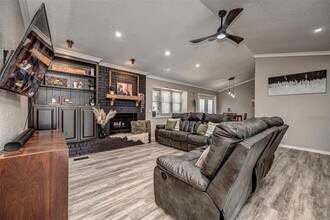 8421 Woodhue Dr in Oklahoma City, OK - Building Photo - Building Photo