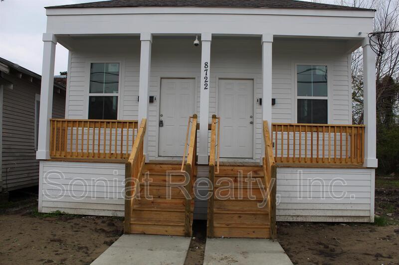 8722 Edinburgh St in New Orleans, LA - Foto de edificio