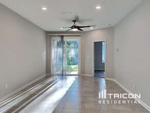 187 Charlie Way in St. Augustine, FL - Foto de edificio - Building Photo