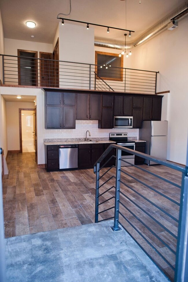 515 W McDaniel St in Springfield, MO - Building Photo - Building Photo