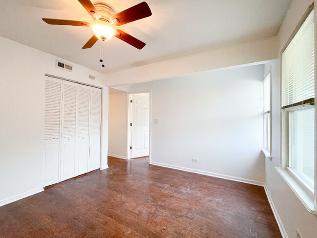 3053 W Lyndale St-Unit -Unit 2A in Chicago, IL - Building Photo - Building Photo