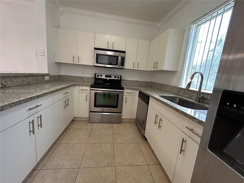 20423 NW 15th Ave in Miami, FL - Building Photo