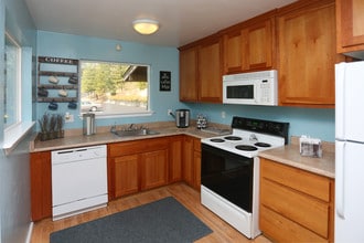 Berryhill in Grass Valley, CA - Building Photo - Interior Photo