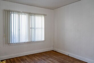 1720 W Gage Ave-Unit -1720 1/2 in Los Angeles, CA - Building Photo - Building Photo