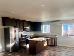 4726 Gebhard Rd in Central Point, OR - Building Photo - Building Photo