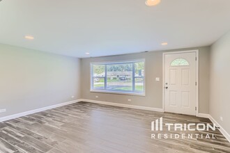 2413 Meridian Dr in Joliet, IL - Building Photo - Building Photo