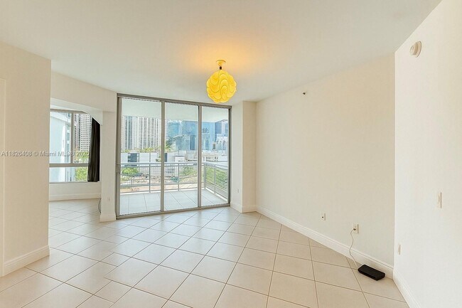 350 S Miami Ave, Unit 1206 in Miami, FL - Building Photo - Building Photo