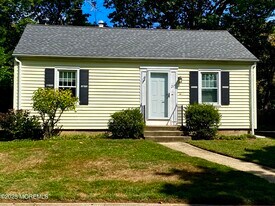 21 E Lincoln Cir in Red Bank, NJ - Building Photo
