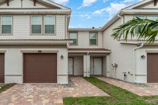 7153 Greenwood Park Cir in Ft. Myers, FL - Building Photo