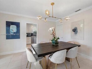 5371 N Bay Rd in Miami Beach, FL - Building Photo - Building Photo